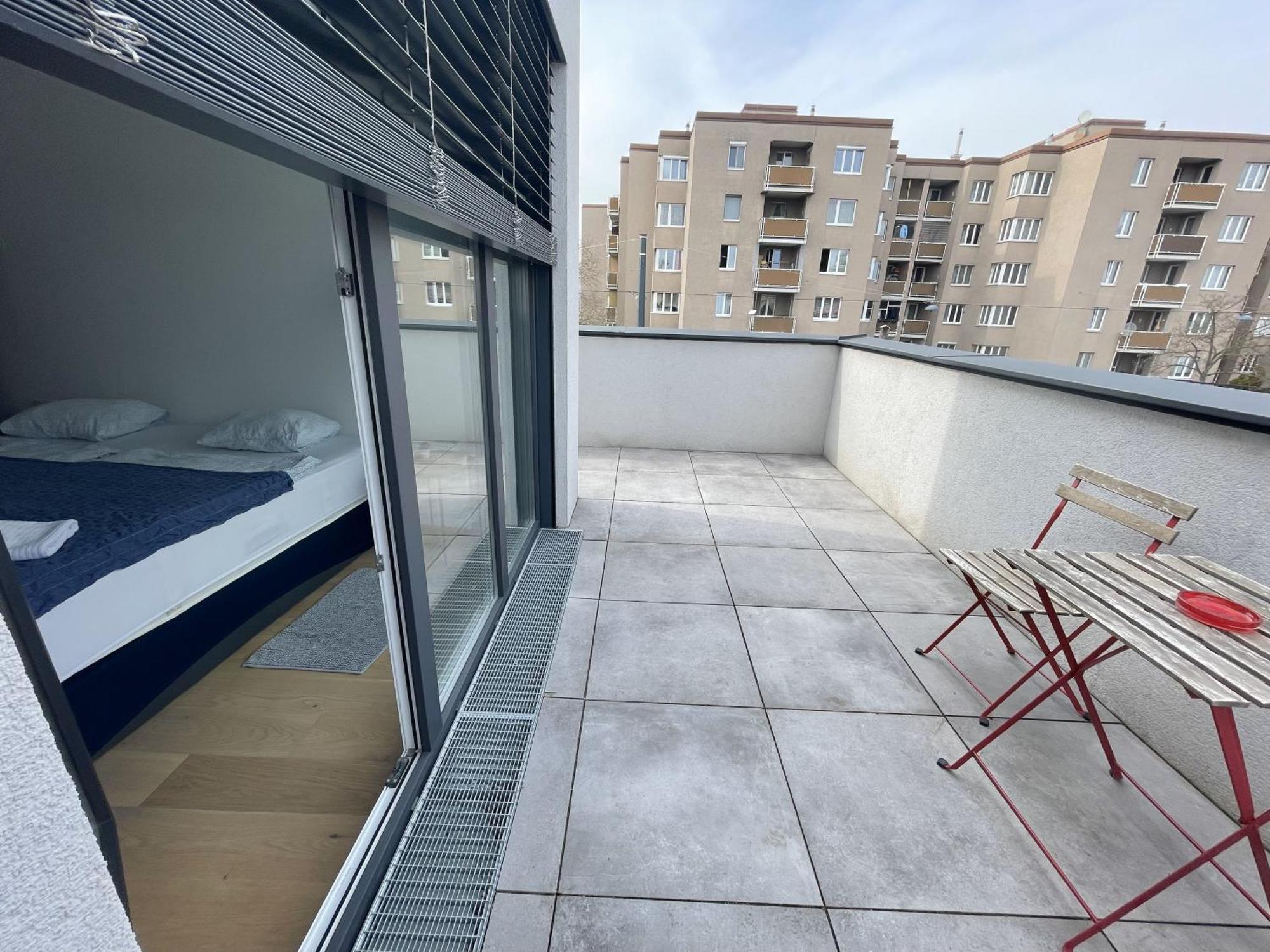 Garden Apartment *